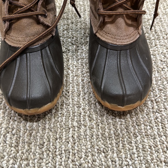 BASS brand BOOTS. YOUTH SIZE 5. Rubber soles. Suede uppers. Original laces. - Picture 7 of 10